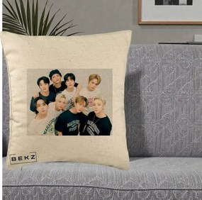 Perna Personalizata K-pop Stray Kids Foto Grup Text, 40x40 cm, Bej, Husa Detasabila, Perna Inclusa, BEKZ®