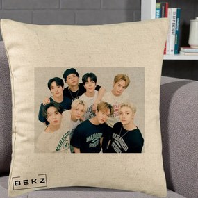 Perna Personalizata K-pop Stray Kids Foto Grup Text, 40x40 cm, Bej, Husa Detasabila, Perna Inclusa, BEKZ®