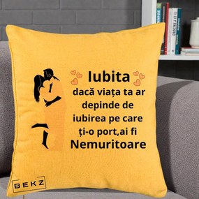 Cadou pentru Iubita - Perna Personalizata Iubita Nemuritoare cu Siluete de Cuplu, 40x40 cm, Galben, Husa Detasabila, Perna Inclusa, BEKZ®