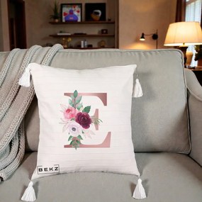 Cadou Personalizat - Perna Personalizata Monograma Rose Gold Litera E, 40x40 cm, Bej cu Franjuri, Husa Detasabila, Perna Inclusa, BEKZ®