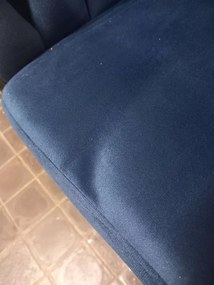 OFERTA Fotoliu de sufragerie din catifea ORION VELVET cu picioare aurii, albastru inchis calitatea a II-a