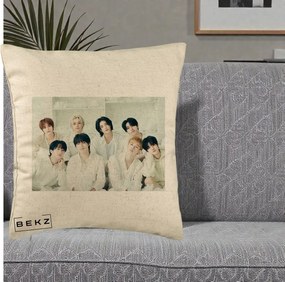 Perna Personalizata K-pop Stray Kids Foto Grup Alb All-White cu 8 Membrii, 40x40 cm, Bej, Husa Detasabila, Perna Inclusa, BEKZ®