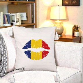 Perna Personalizata Buze Tricolor Romania, 40x40 cm, Bej cu Franjuri, Husa Detasabila, Perna Inclusa, BEKZ®