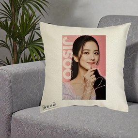 Perna Personalizata K-pop BLACKPINK Jisoo cu Semnatura si Fond Roz, 40x40 cm, Ecru, Husa Detasabila, Perna Inclusa, BEKZ®