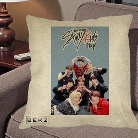 Perna Personalizata K-pop Stray Kids You Make Stray Kids Stay cu Foto Grup, 40x40 cm, Crem, Husa Detasabila, Perna Inclusa, BEKZ®