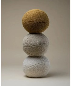 Pernă decorativă pentru copii maro deschis cu tapițerie din țesătură bouclé Ball – Wigiwama