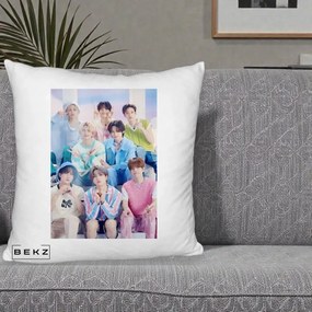 Perna Personalizata K-Pop Grup Foto Pasteluri cu 8 Artisti, 40x40 cm, Alb Pufos, Husa Detasabila, Perna Inclusa, BEKZ®