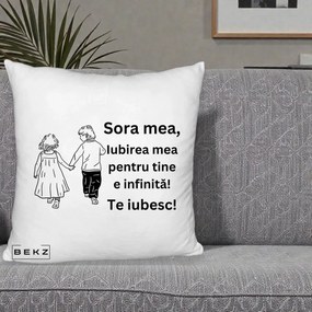 Cadou pentru Sora - Perna Personalizata Sora Mea Te Iubesc Copii Tinand Maini din Spate, 40x40 cm, Alb Pufos, Husa Detasabila, Perna Inclusa, BEKZ®