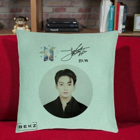 Perna Personalizata K-pop BTS Jungkook Portret cu Autograf, 40x40 cm, Verde Menta, Husa Detasabila, Perna Inclusa, BEKZ®