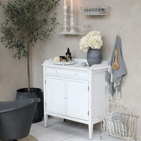 Dulap vintage shabby chic din lemn, alb, cu 2 uși, 1 sertar, 1 raft și panouri canelate, finisaj antichizat, 91,5 x 83 x 41 cm, „Étretat”