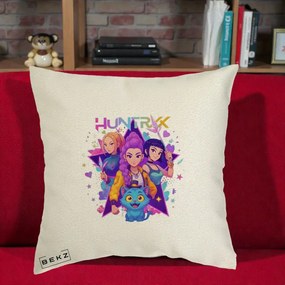 Perna Personalizata K-pop HUNTRX Trio cu Pisica Stele, 40x40 cm, Ecru, Husa Detasabila, Perna Inclusa, BEKZ®
