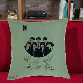 Perna Personalizata K-pop BTS Fotografie Grup Costum Negru si Autografe Cerc, 40x40 cm, Verde, Husa Detasabila, Perna Inclusa, BEKZ®