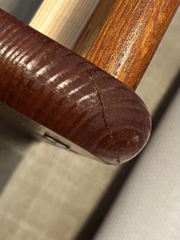 Am primit produsul cu defecte.
Tablia de la picioarele patului este crapata, se vede cum a fost lipita.
As dori inlocuirea a