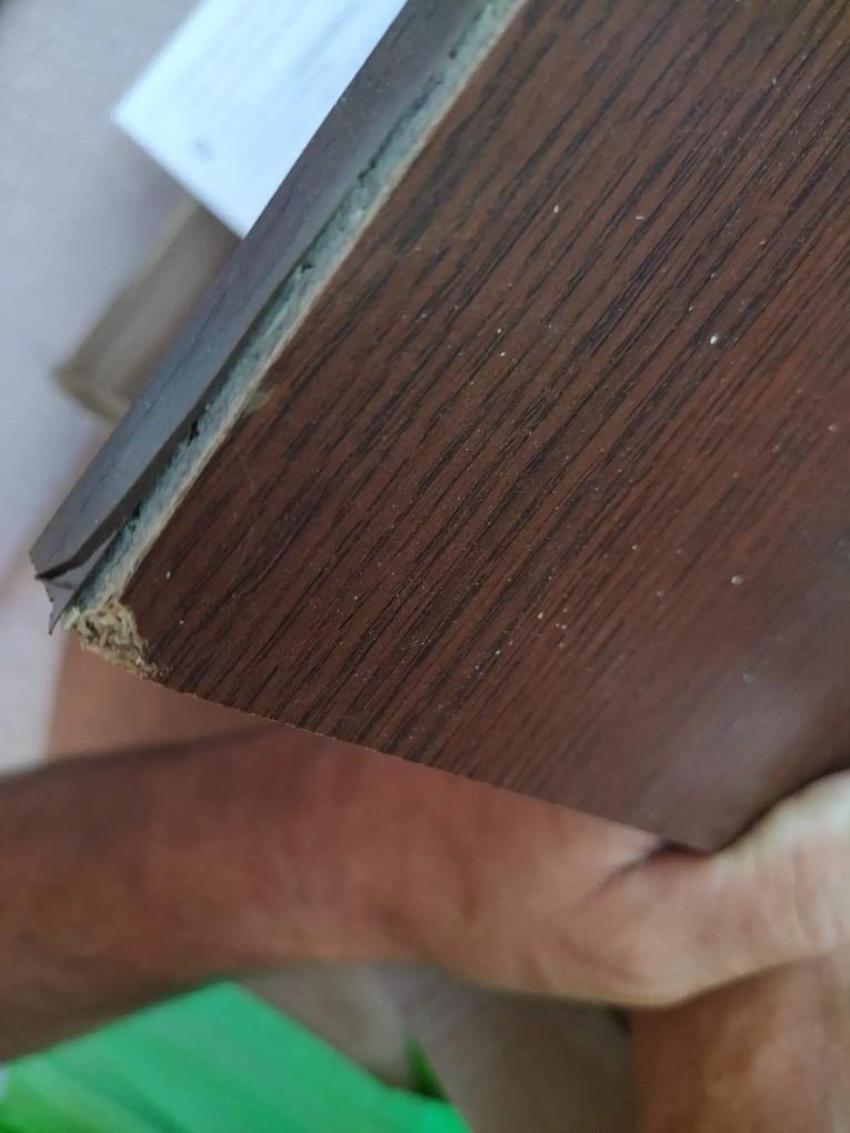 O etajera care ar fi venit bine in locul pentru care am comandat-o...Doar ca nu pot s-o folosesc deoarece are o gramada de defecte...desi am facut retur si am primit alta, nici a doua nu era mai buna....am folosit-o in alta parte...intr-o magazie...m-am lasat pagubasa pentru ca mi-am dat seama ca si a treia oara va defecte...de cate ori s-o mai schimb????Am si alte treburi decat sa stau sa astept curierul!!!!! Iar daca ei nu-si fac treaba ca lumea....oricum nu cred ca mai comand vreodata.... m-am lamurit!!!!
