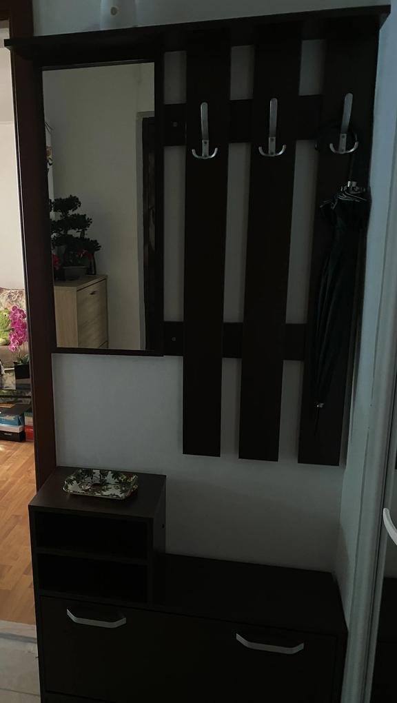 Produsul este conform așteptărilor. Singurul minus a fost ca  pe site nu s-a specificat ca partea de sus a cuierului este mai lată decat partea de jos unde intra incaltarile . Dar am rezolvat, am taiat putin din el in partea de sus