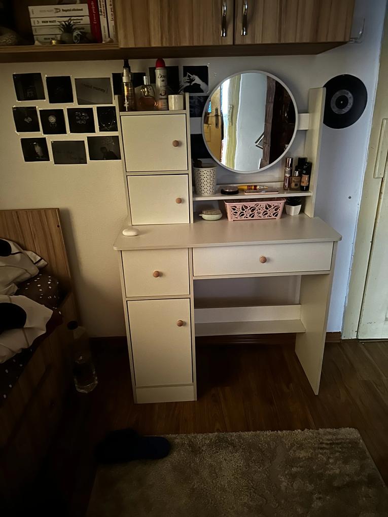 Este pe placul fetiței mele . O încântă foarte mult !