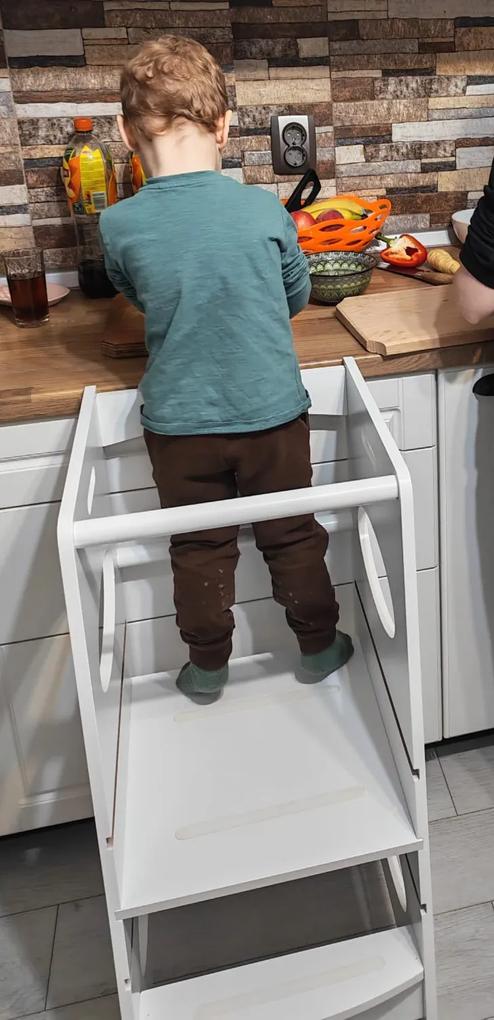 Este foarte stabil,copilului ii place foarte mult ca se poate urca singur. Ocupa destul de mult spatiu,este potrivit pentru bucatarii mai mari. Noi suntem foarte multumiti,este exact ce aveam nevoie.