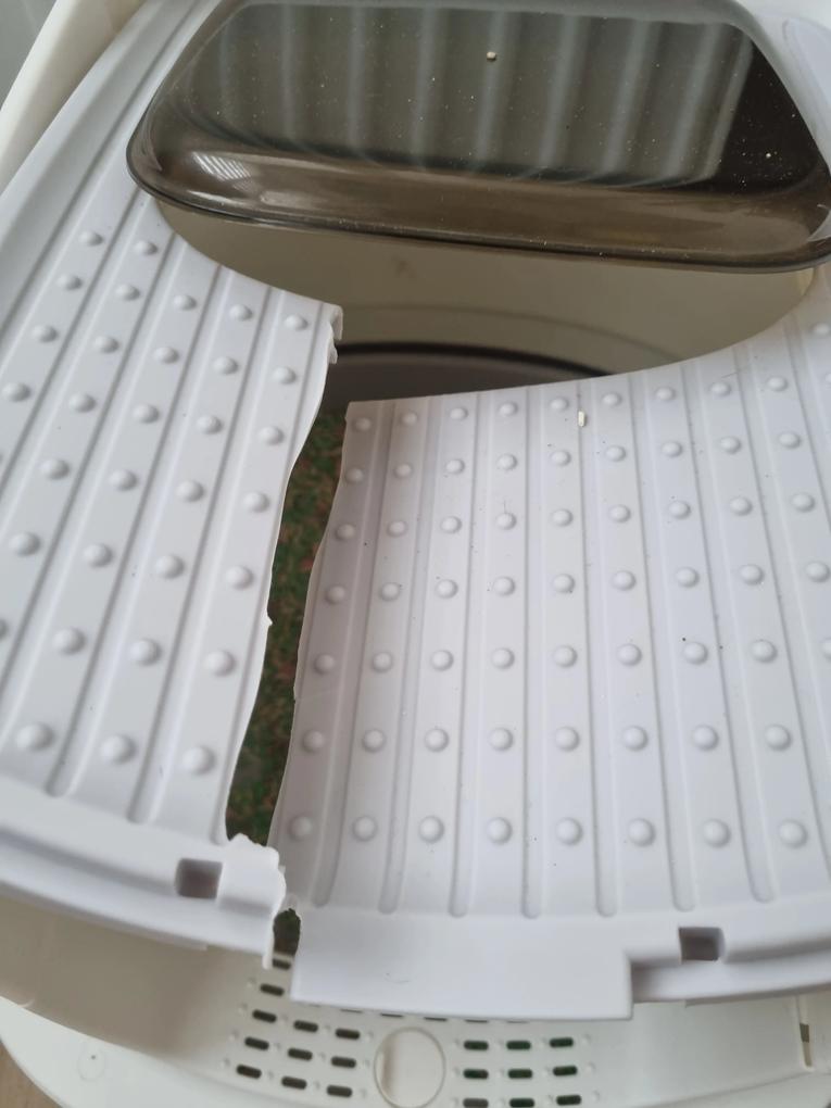 Destul de scumpa si la o calitate îndoielnică;material subțire si extrem de prost
Dezamăgită 