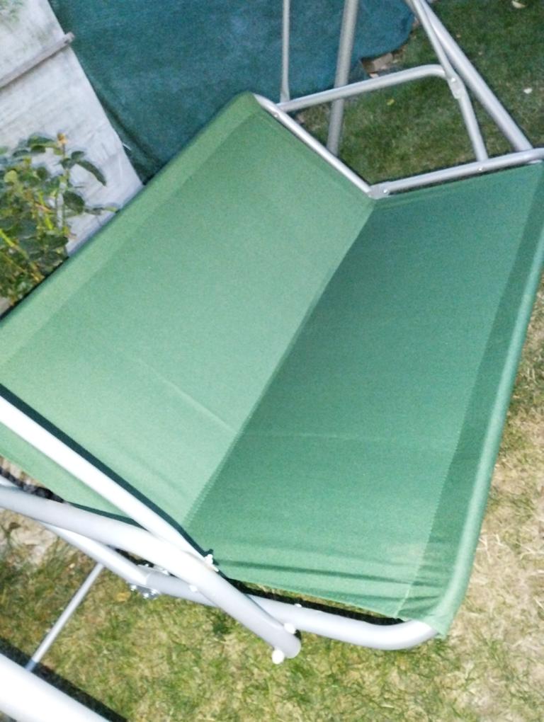 Recomand ! Se potrivește perfect și pare un material rezistent ! Livrarea foarte rapidă !