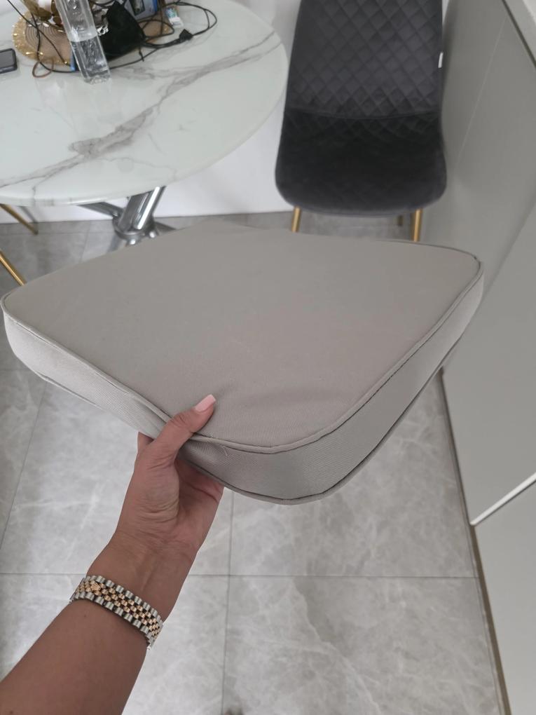 Din pacate pentru mine produsul nu este bun. Calitatea lui este buna dar in nici un caz pentru interior. As da 5 * daca ar fi pentru exterior.