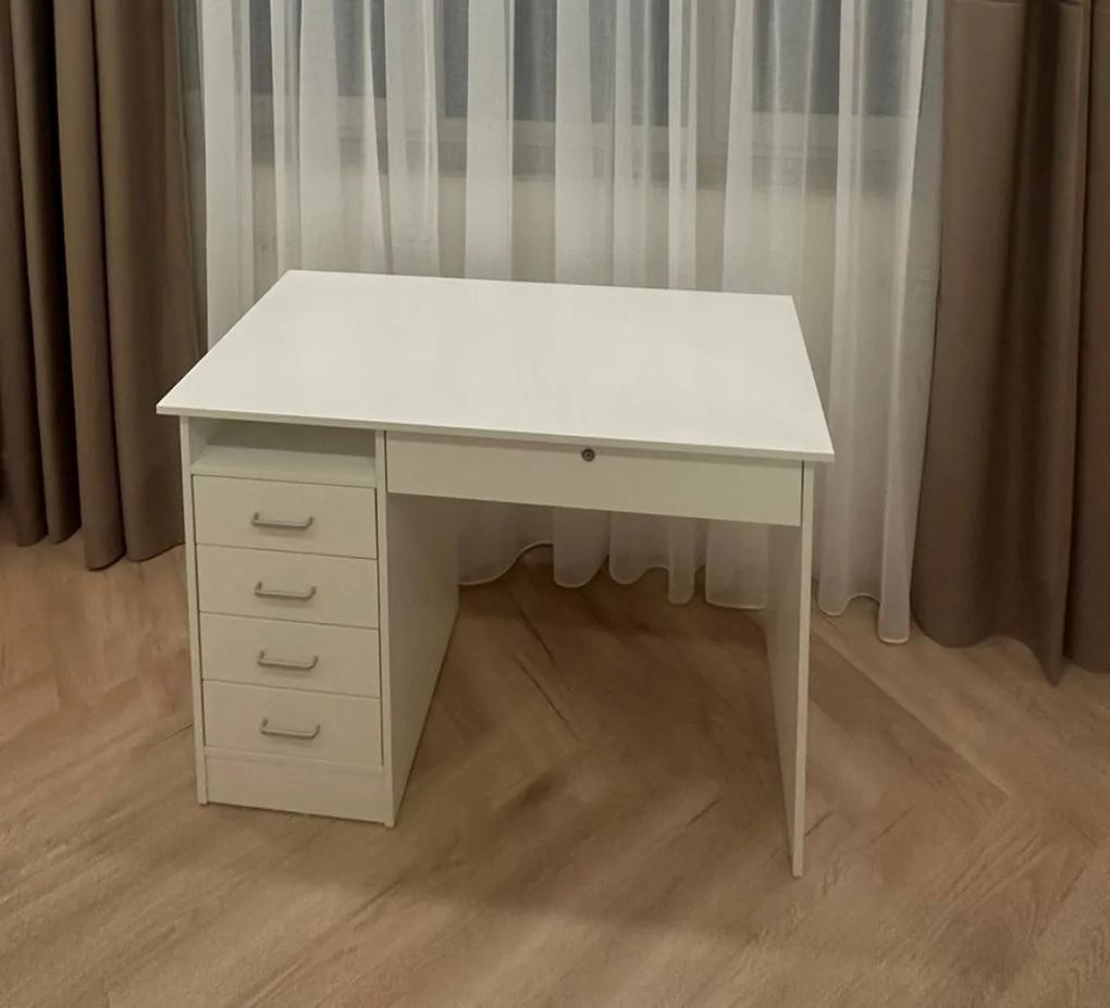 Pentru pretul platit, este o achizitie chiar foarte buna. Eu l-am luat pe post de masuta de machiaj, fiindca am vrut sa aiba si spatiu de depozitare. Este destul de micut si compact, dar pentru ce am eu nevoie, e perfect. 