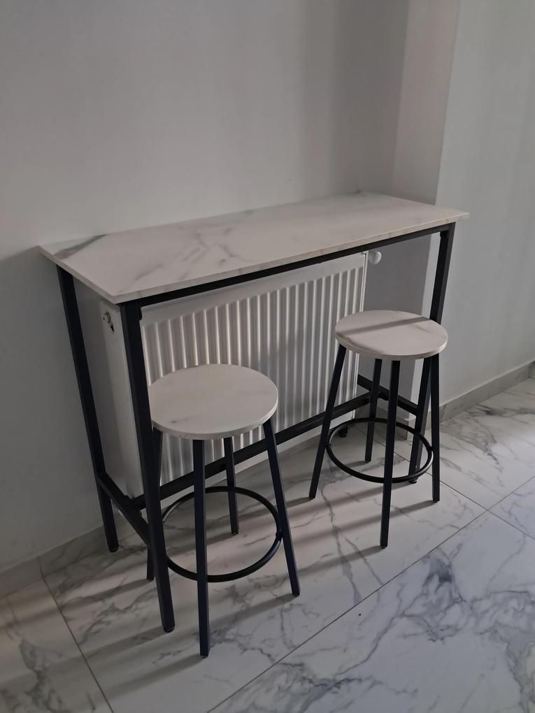 Este  perfect în  stațiile înguste,  dimensiunile permit poziționarea lui și în locuri pe care nu le-ai fi putut folosi.  Calitatea este superioara,  barele de metal ale picioarelor fiind rezistente, iar lemnul din care este confecționat blatul, deși este subțire, este destul de dur și cu un designe frumos. 
Per total sunt mulțumită de achiziție
